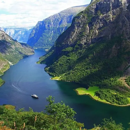 Perfect Getaway 7 Min To Centrum Апартаменты *